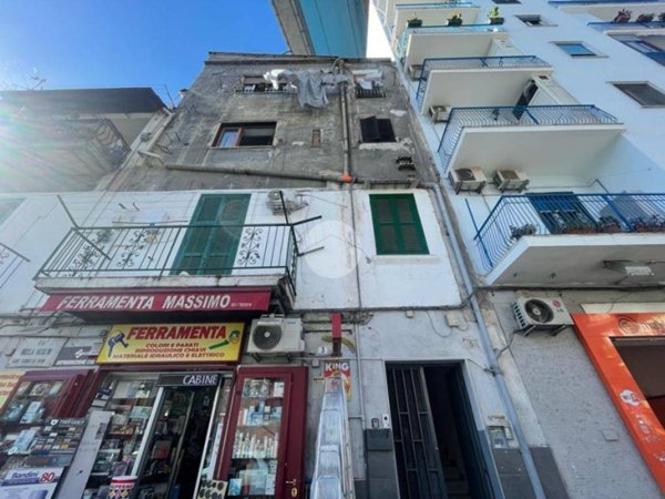 appartamento in vendita a Napoli in zona San Carlo all'Arena