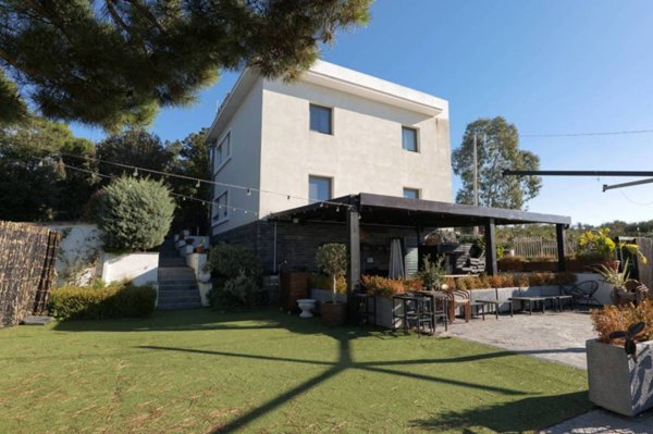 negozio in vendita a Napoli in zona Capodichino