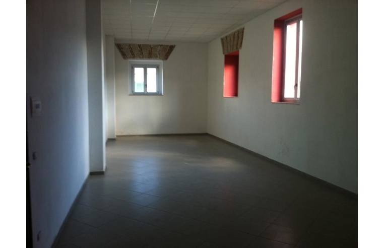 ufficio in vendita a Napoli in zona San Giovanni a Teduccio