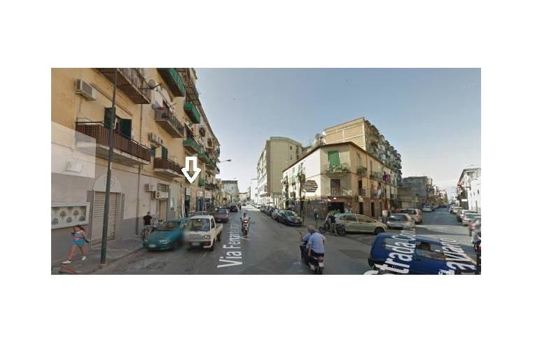 locale commerciale in vendita a Napoli in zona San Giovanni a Teduccio