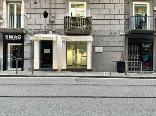 negozio in vendita a Napoli in zona Chiaia