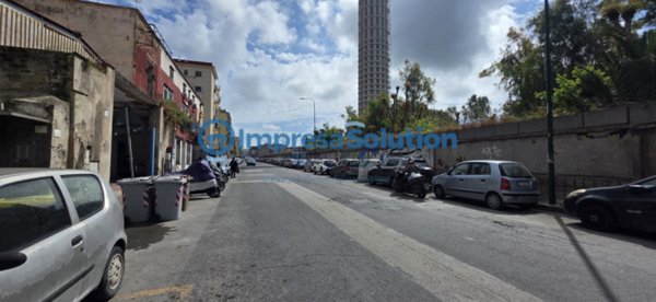 negozio in vendita a Napoli in zona Bagnoli