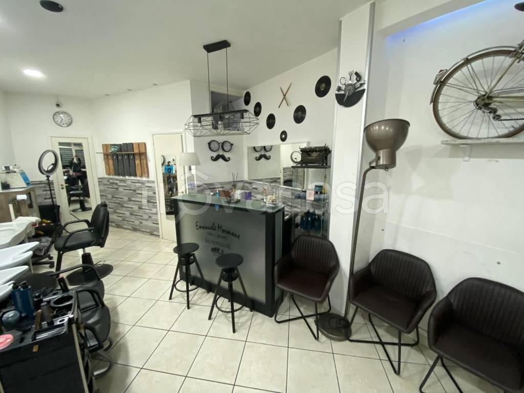 negozio in vendita a Napoli in zona Soccavo