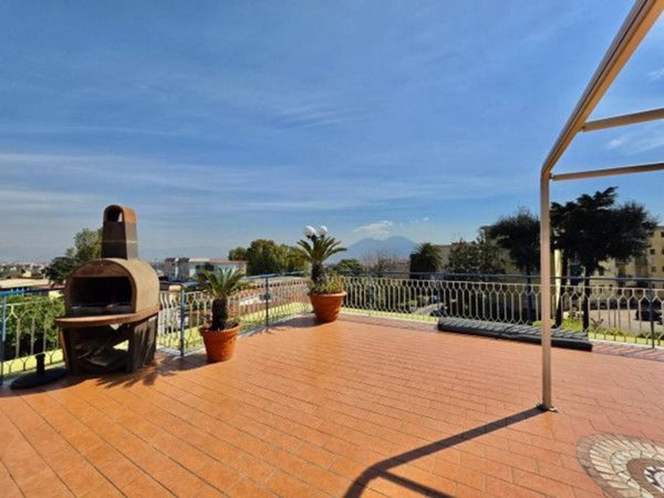 appartamento in vendita a Napoli in zona Stella