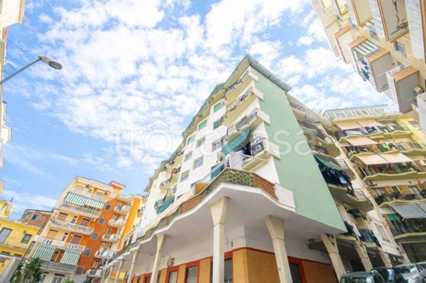 appartamento in vendita a Napoli in zona San Carlo all'Arena