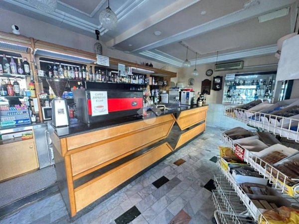 negozio in vendita a Napoli in zona Secondigliano