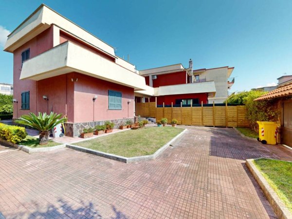 casa indipendente in vendita a Napoli in zona San Giovanni a Teduccio