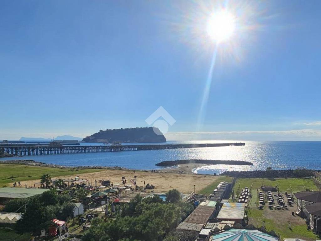 appartamento in vendita a Napoli in zona Bagnoli