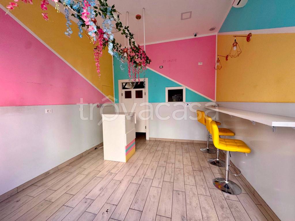 negozio in vendita a Napoli in zona Vomero