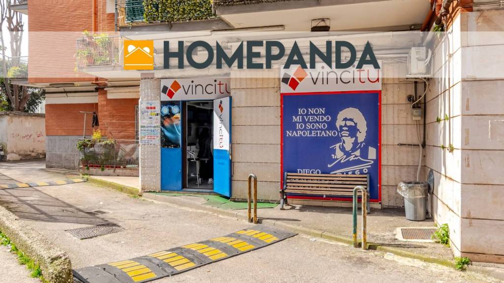 negozio in vendita a Napoli in zona Secondigliano