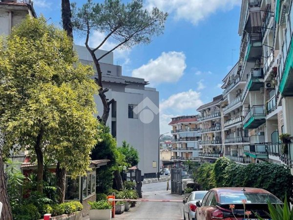 appartamento in vendita a Napoli in zona San Carlo all'Arena