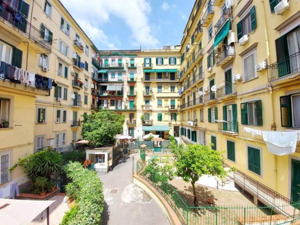 appartamento in vendita a Napoli in zona Stella