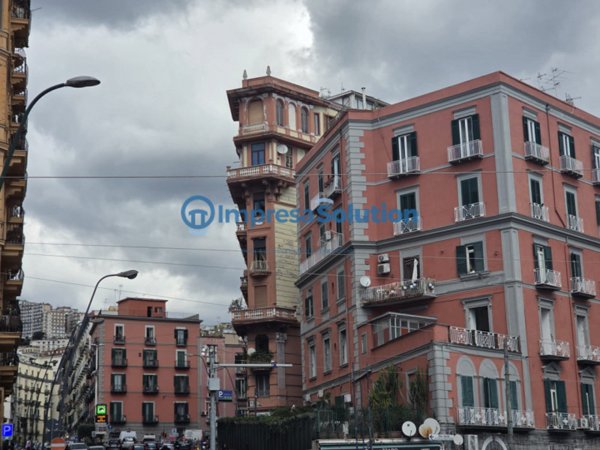 negozio in vendita a Napoli in zona Chiaia