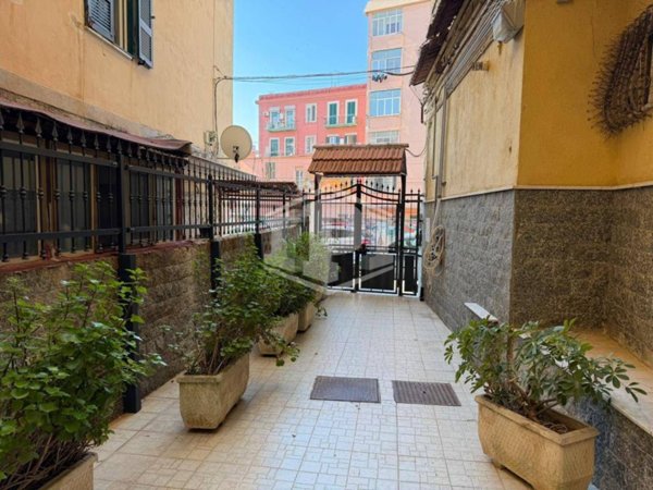 appartamento in vendita a Napoli in zona Bagnoli