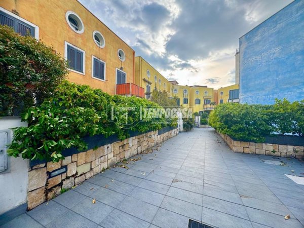 appartamento in vendita a Napoli in zona Bagnoli