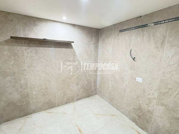 appartamento in vendita a Napoli in zona Chiaia