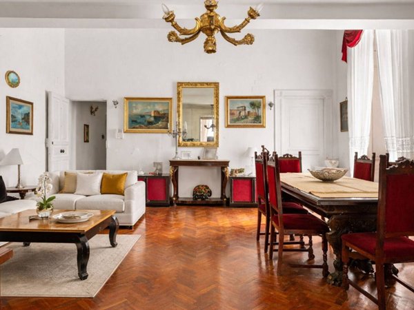 appartamento in vendita a Napoli in zona Stella