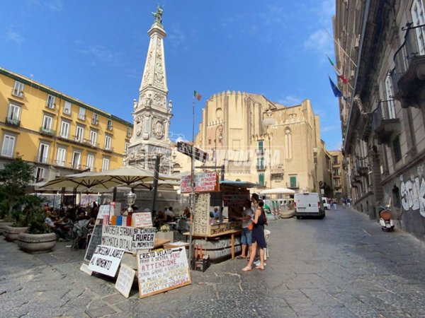 appartamento in vendita a Napoli in zona Stella