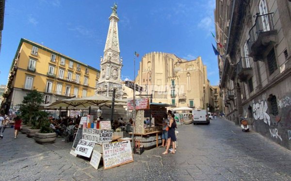appartamento in vendita a Napoli in zona Stella