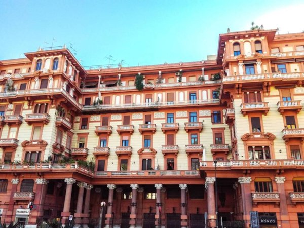 appartamento in vendita a Napoli in zona Chiaia