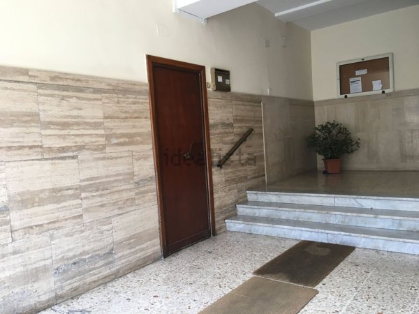 locale commerciale in vendita a Napoli in zona Vicaria