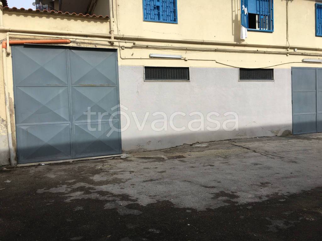 locale commerciale in vendita a Napoli
