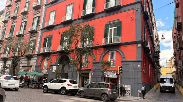 locale commerciale in vendita a Napoli in zona San Lorenzo
