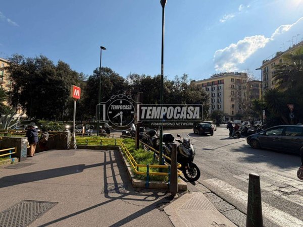 negozio in vendita a Napoli in zona Arenella
