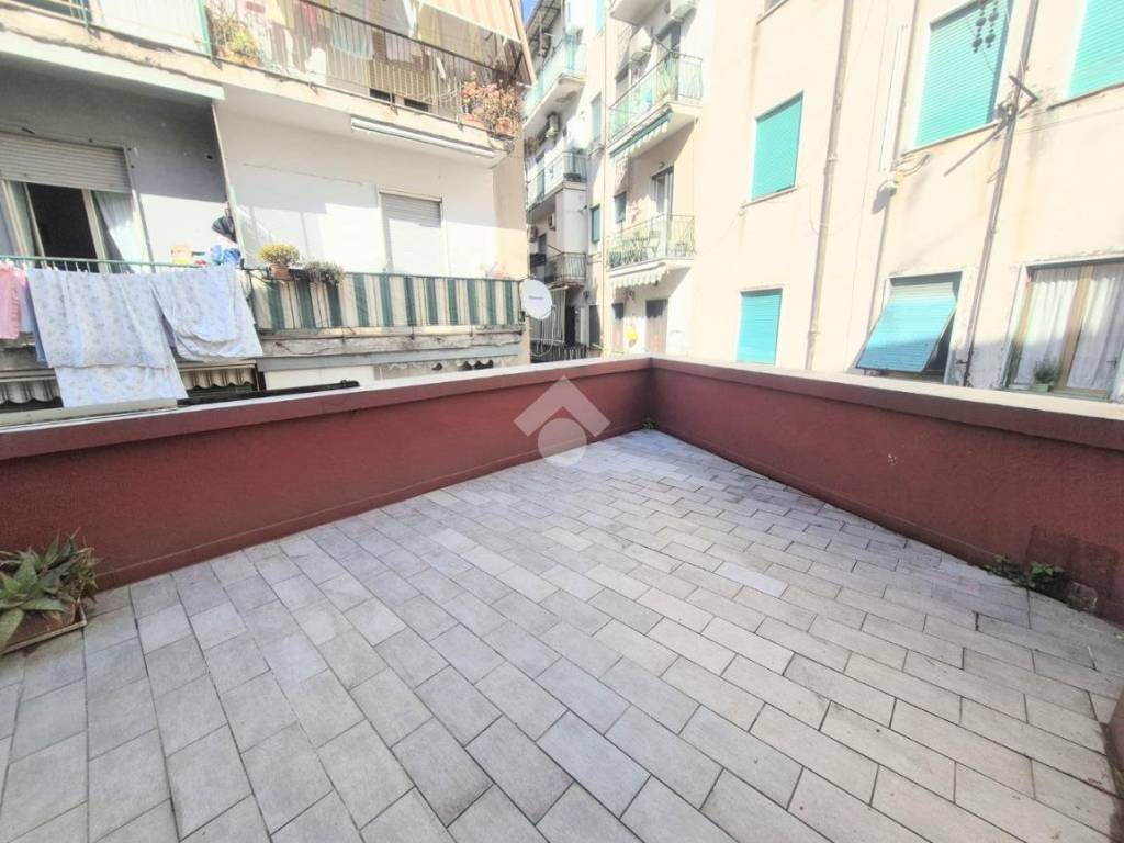 appartamento in vendita a Napoli in zona Poggioreale