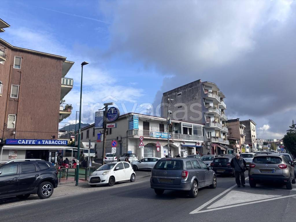 negozio in vendita a Napoli in zona Bagnoli