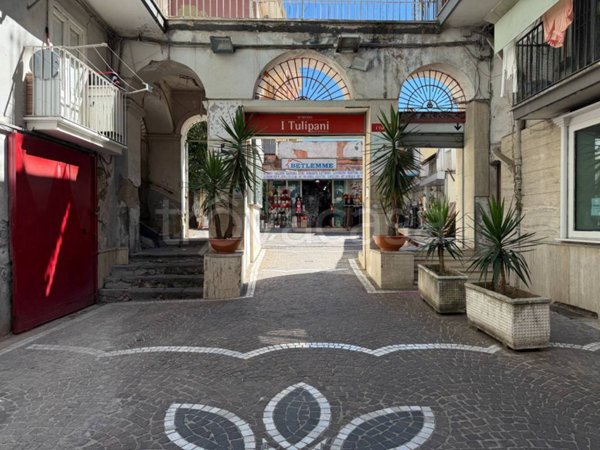 negozio in vendita a Napoli in zona Secondigliano