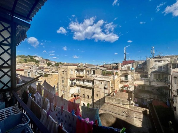 appartamento in vendita a Napoli in zona Stella
