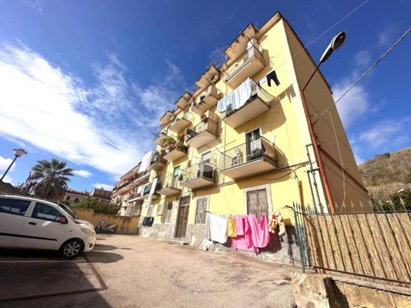 appartamento in vendita a Napoli in zona Bagnoli