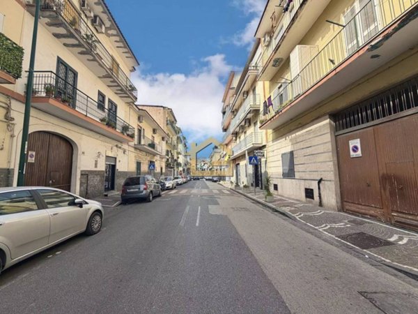 negozio in vendita a Napoli in zona Piscinola