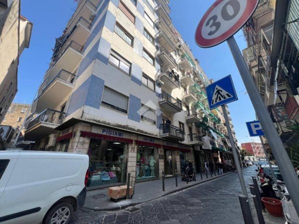 locale commerciale in vendita a Napoli