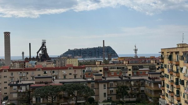 appartamento in vendita a Napoli in zona Bagnoli