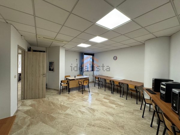 ufficio in vendita a Napoli in zona Mercato