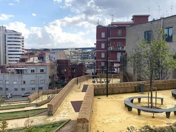 appartamento in vendita a Napoli in zona San Carlo all'Arena