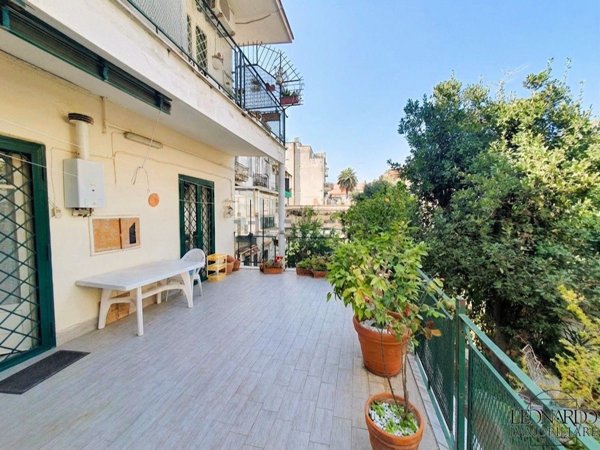 appartamento in vendita a Napoli in zona San Carlo all'Arena