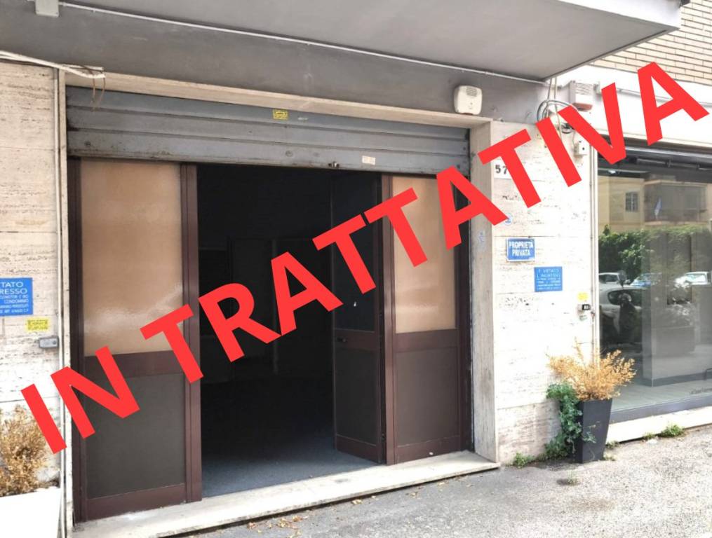 negozio in vendita a Napoli in zona Arenella