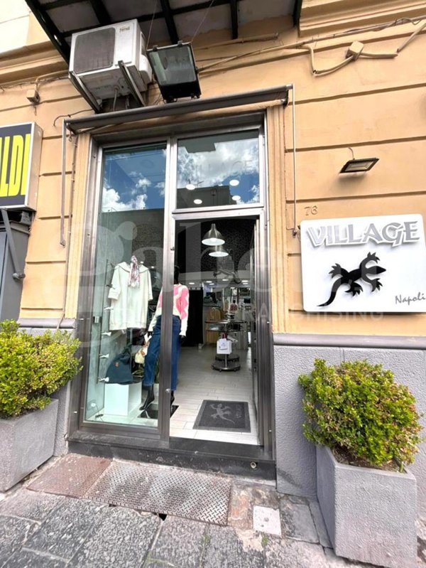 locale commerciale in vendita a Napoli