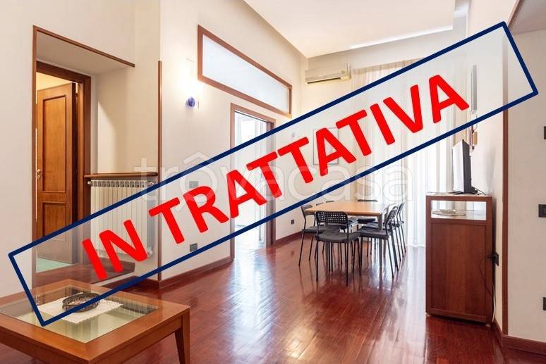 appartamento in vendita a Napoli in zona Chiaia