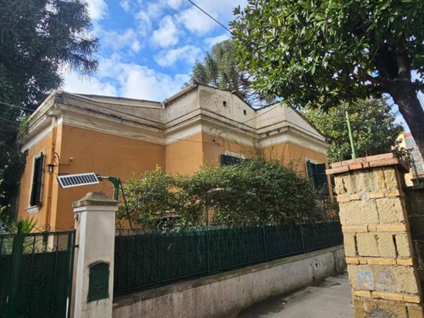 casa indipendente in vendita a Napoli in zona Arenella