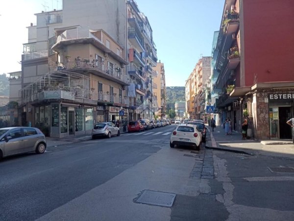 negozio in vendita a Napoli in zona Bagnoli