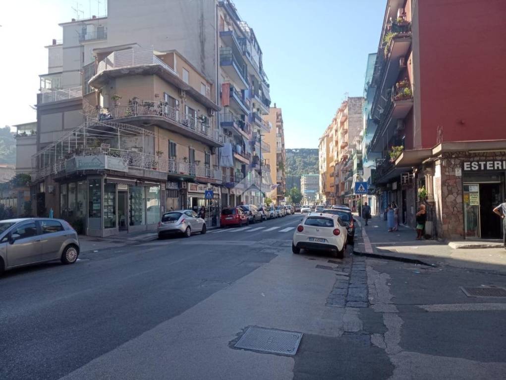 negozio in vendita a Napoli in zona Bagnoli