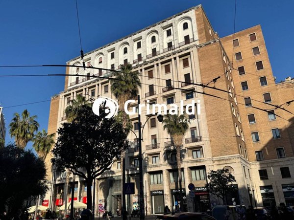 locale commerciale in vendita a Napoli