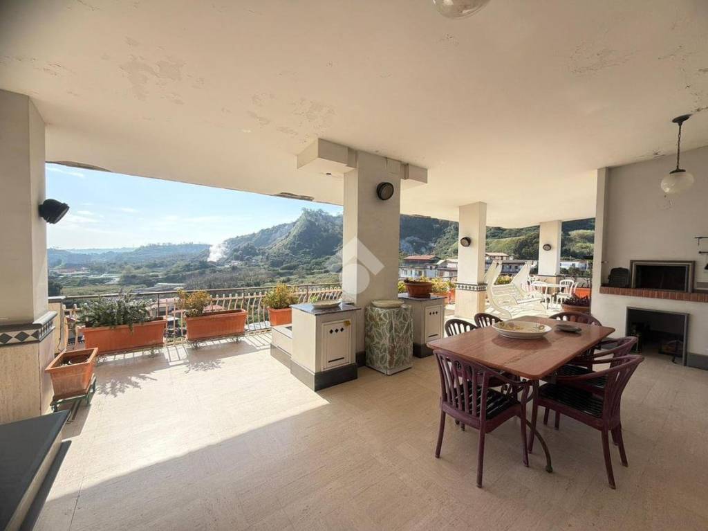 appartamento in vendita a Napoli in zona Bagnoli