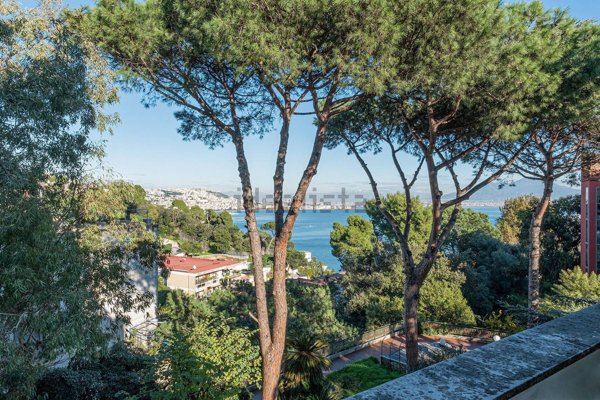 appartamento in vendita a Napoli in zona Posillipo