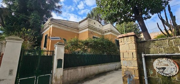 casa indipendente in vendita a Napoli in zona Arenella