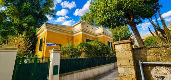 casa indipendente in vendita a Napoli in zona Arenella